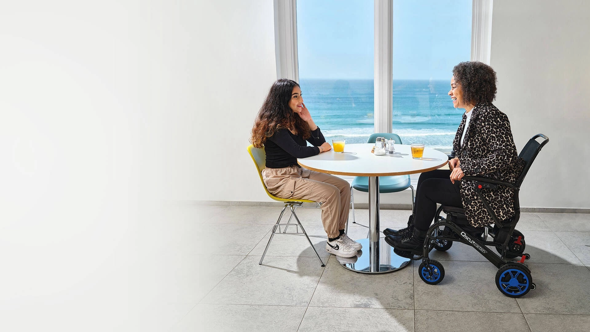 QUİCKİE Q50R CARBON LİTYUM PİLLİ TEKERLEKLİ SANDALYE